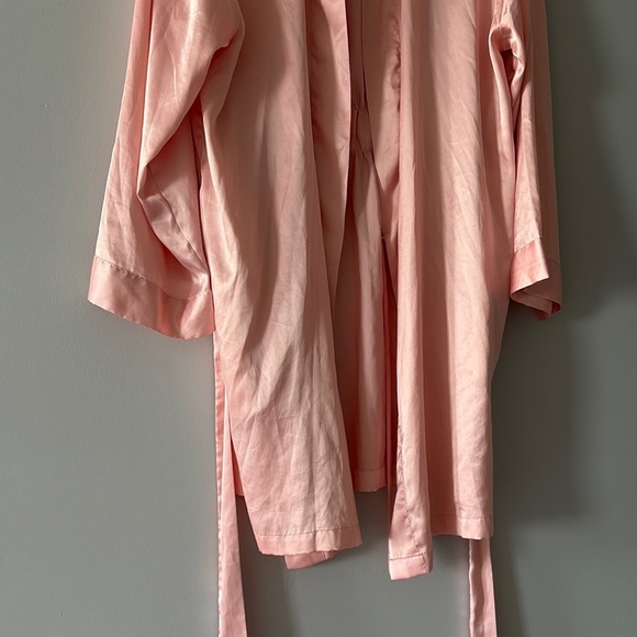Victoria's Secret Pink Satin Robe Intimates & Sleepwear NWOT - Picture 2 of 9